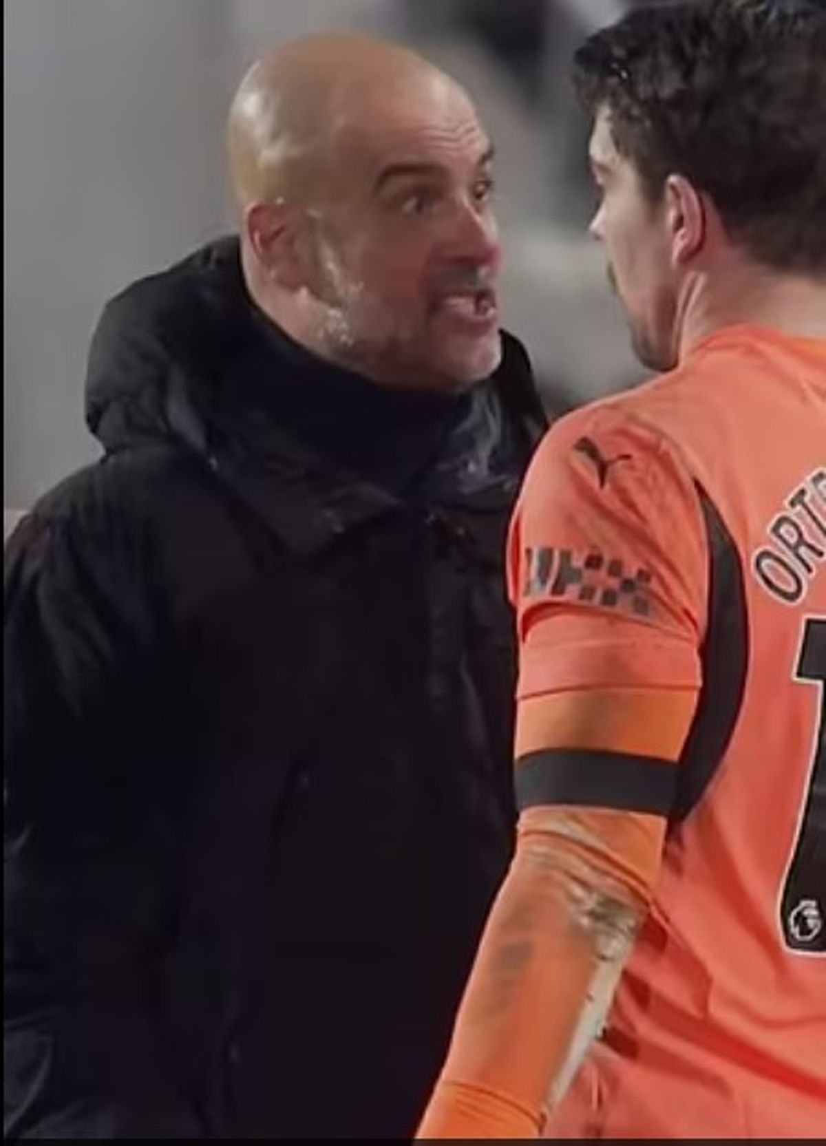 Criza lui Pep Guardiola » Și-a bruscat jucătorul chiar pe gazon, după ce City a fost întoarsă de la 2-0