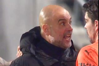 Criza lui Pep Guardiola » Și-a bruscat jucătorul chiar pe gazon, după ce City a fost întoarsă de la 2-0