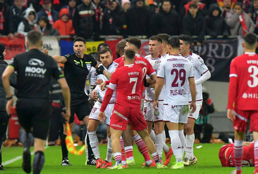 Marian Barbu a avut de furcă în derby-ul Dinamo - Rapid / FOTO: Cristi Preda (GSP) Nici Hațegan, nici Kovacs » Ce arbitru are cele mai multe prezențe în cabina VAR + Cine a avut cel mai des nevoie de ajutor