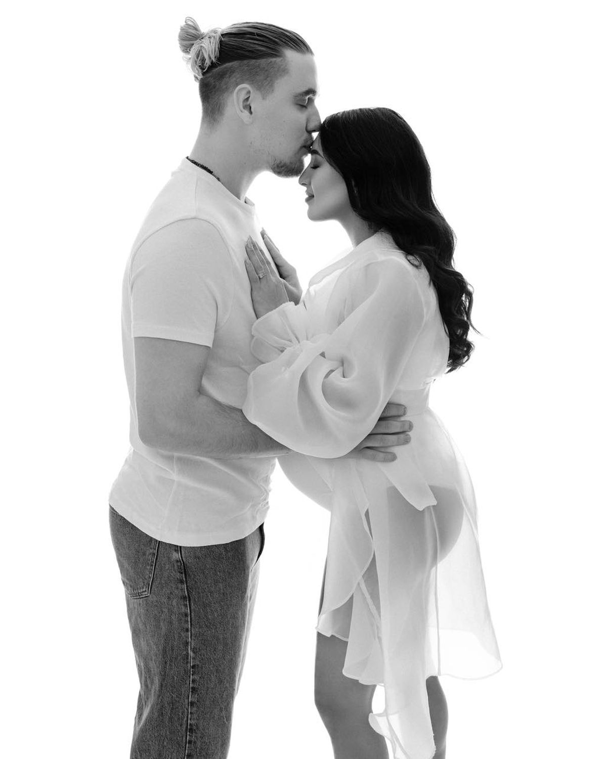 Larisa Iordache, ședință foto spectaculoasă înainte să nască: „Numărăm zilele”