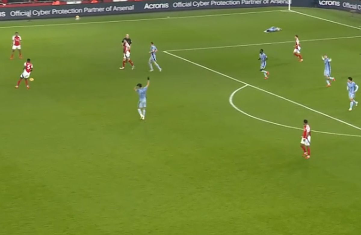 Fază uluitoare în Arsenal - Tottenham: l-a accidentat din dribling pe colegul lui Drăgușin!