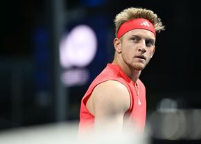 Meciul zilei la Australian Open a fost întrerupt și mutat pe un alt teren, din cauza gălăgiei făcute de niște suporteri beți