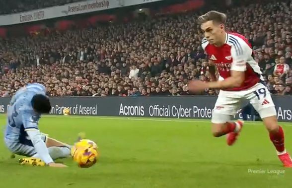 Fază uluitoare în Arsenal - Tottenham: l-a accidentat din dribling pe colegul lui Drăgușin!