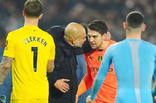 Pep Guardiola, apostrofându-l pe Ortega imediat după 2-2 cu Brentford // foto: Imago Images