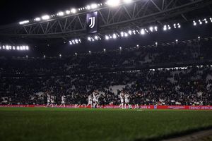 Au rămas după meci și au furat șampanie» Cum s-a încheiat aventura fraților care au încercat să doarmă pe stadion