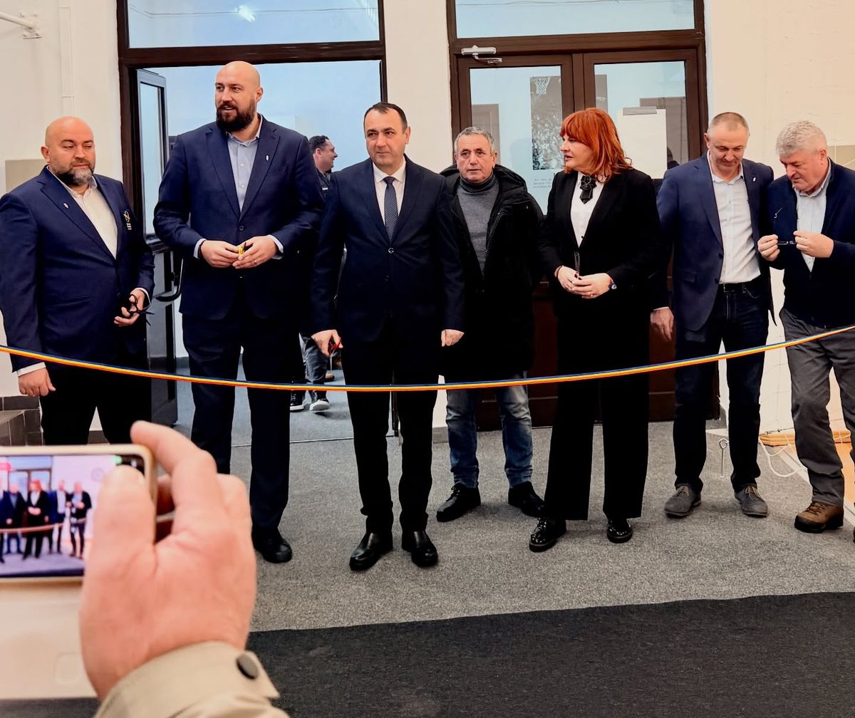 Sigur n-au greșit?! Unde se joacă Final Four-ul Cupei României » Noua sală „cu cele mai bune condiții pentru spectatori” are bănci din lemn!