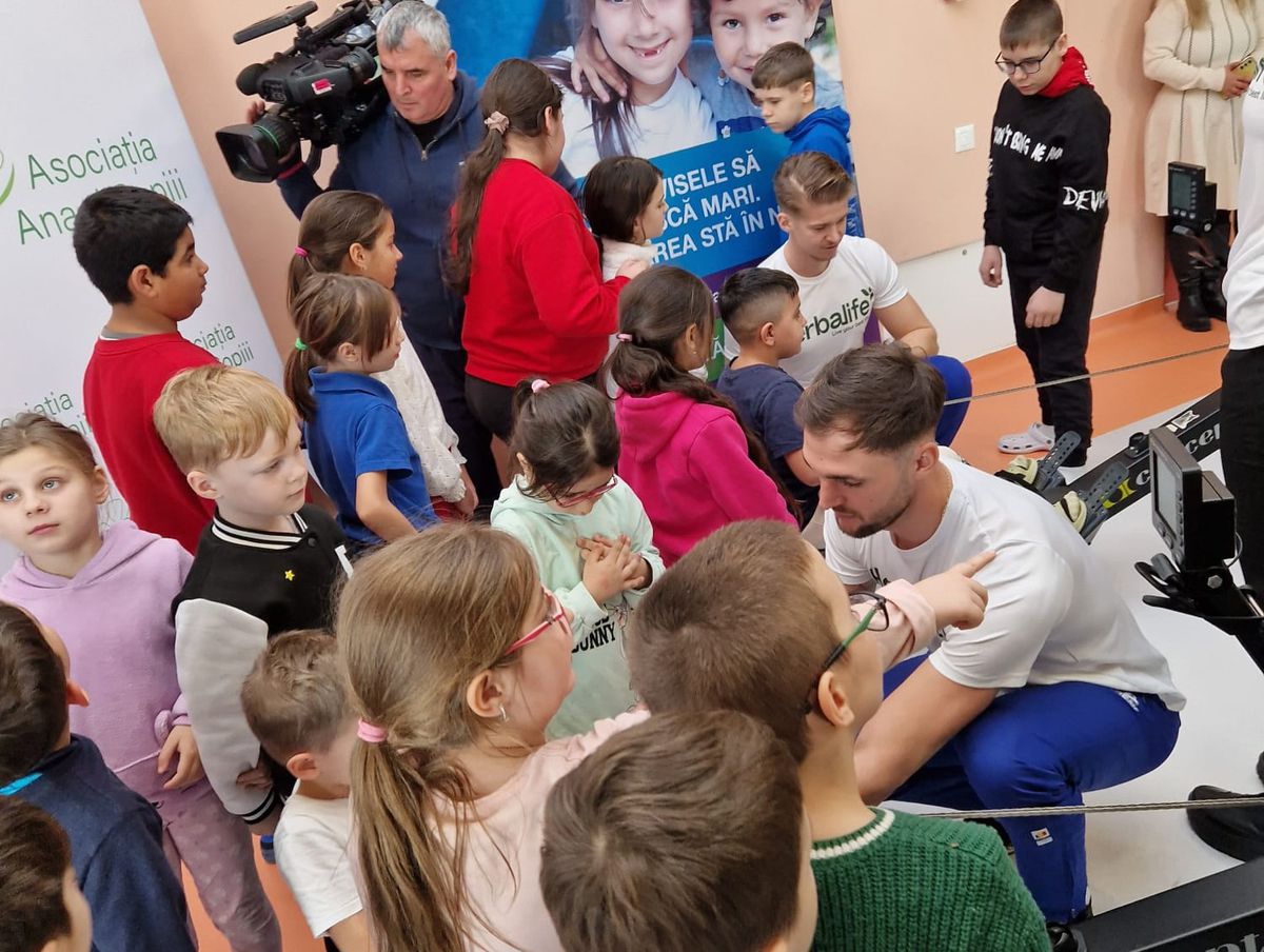 Canotorii lotului național, alături de copiii defavorizați: „Sunt foarte entuziasmați și știau despre ce e vorba, știau mișcarea”