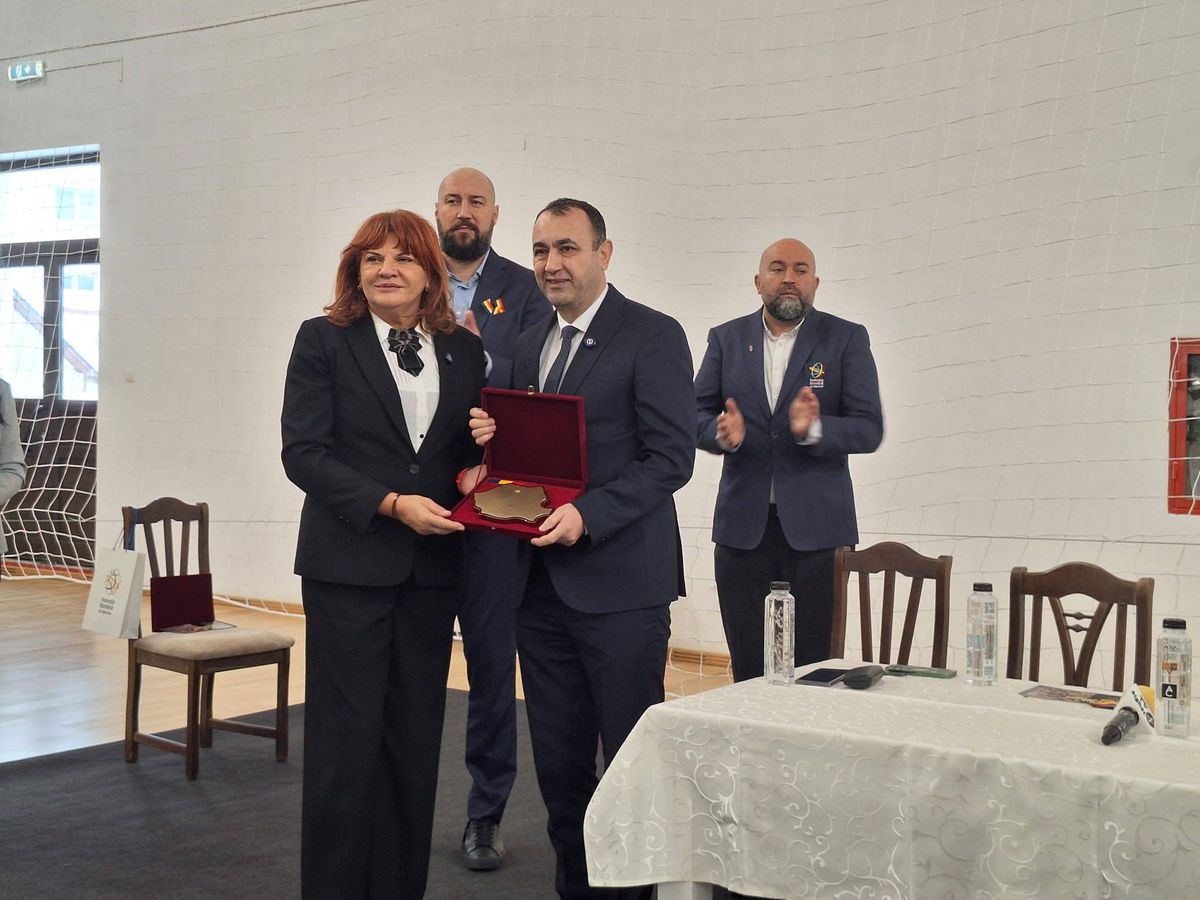 Sigur n-au greșit?! Unde se joacă Final Four-ul Cupei României » Noua sală „cu cele mai bune condiții pentru spectatori” are bănci din lemn!