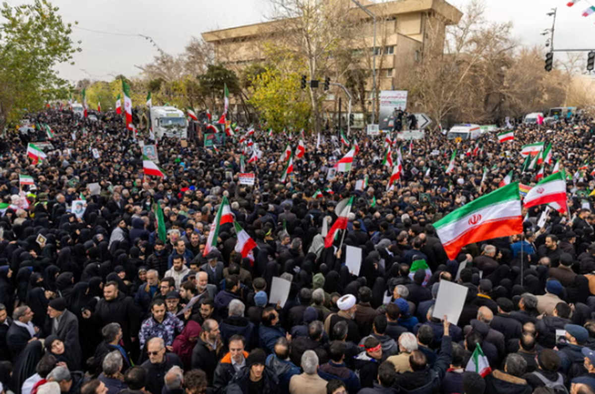 Fotbalist de 17 ani, ucis în timpul protestelor » Regimul iranian refuză să predea trupul familiei