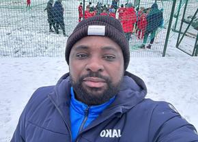 „Rețeaua Nigeria” » Jucători păcăliți sau legați cu clauze aberante de un fost fotbalist care acționează ca fals impresar în România + „Săracii, le cereau colegilor bani pentru Paracetamol!”