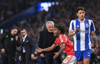 Mourinho a pierdut al doilea trofeu în 7 zile și a răbufnit: „O situație dificilă, de ce îmi puneți această întrebare?”