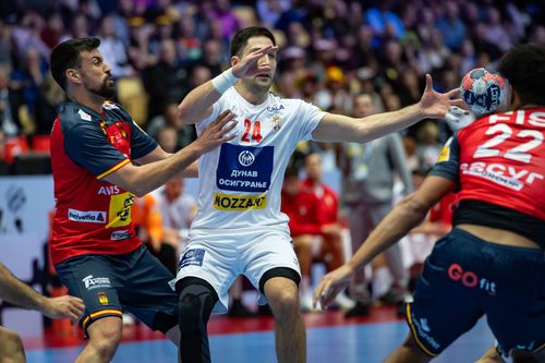 FOTO Gafă imensă a organizatorilor în prima zi a Europeanului de handbal! Au confundat steagul și a ieșit scandal: „Rușine!”