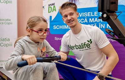 Canotorii lotului național, alături de copiii defavorizați: „Sunt foarte entuziasmați și știau despre ce e vorba, știau mișcarea”