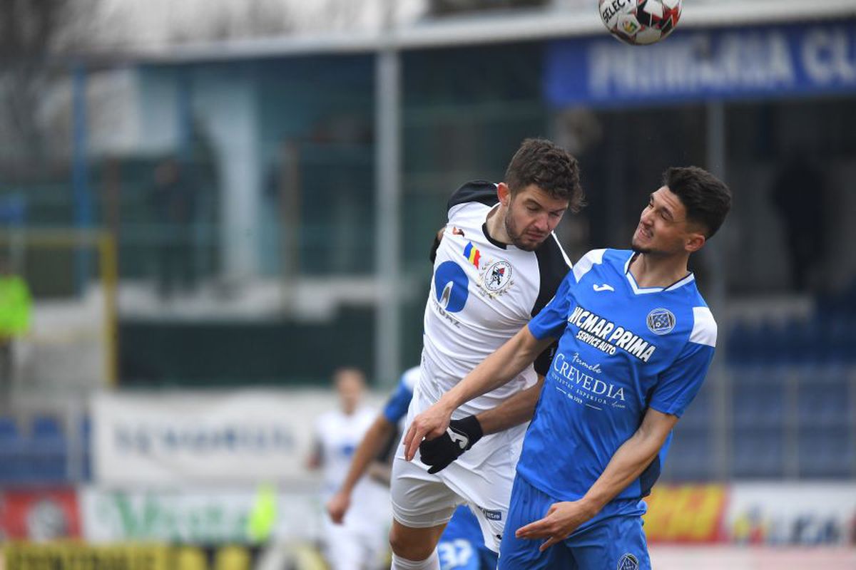 CLINCENI - GAZ METAN 2-3 // Ilie Poenaru a făcut scandal după meci: „Stai, fratele meu, la Liga 2, până înveți să arbitrezi! Nu suntem doriți în Liga 1”