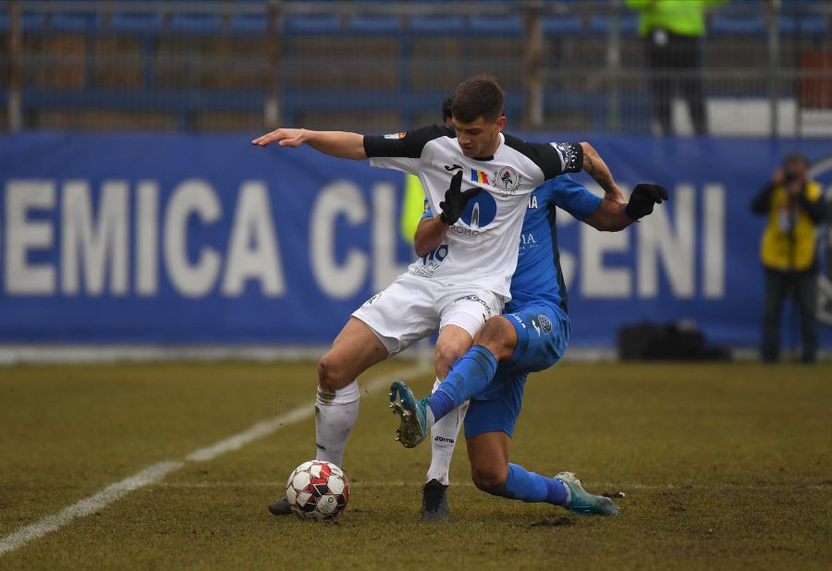 CLINCENI - GAZ METAN 2-3 // Ilie Poenaru a făcut scandal după meci: „Stai, fratele meu, la Liga 2, până înveți să arbitrezi! Nu suntem doriți în Liga 1”