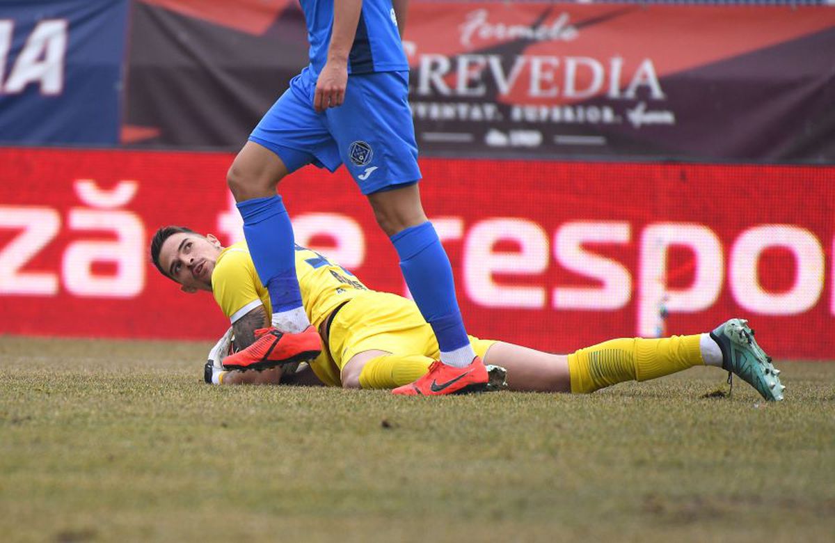CLINCENI - GAZ METAN 2-3 // Ilie Poenaru a făcut scandal după meci: „Stai, fratele meu, la Liga 2, până înveți să arbitrezi! Nu suntem doriți în Liga 1”