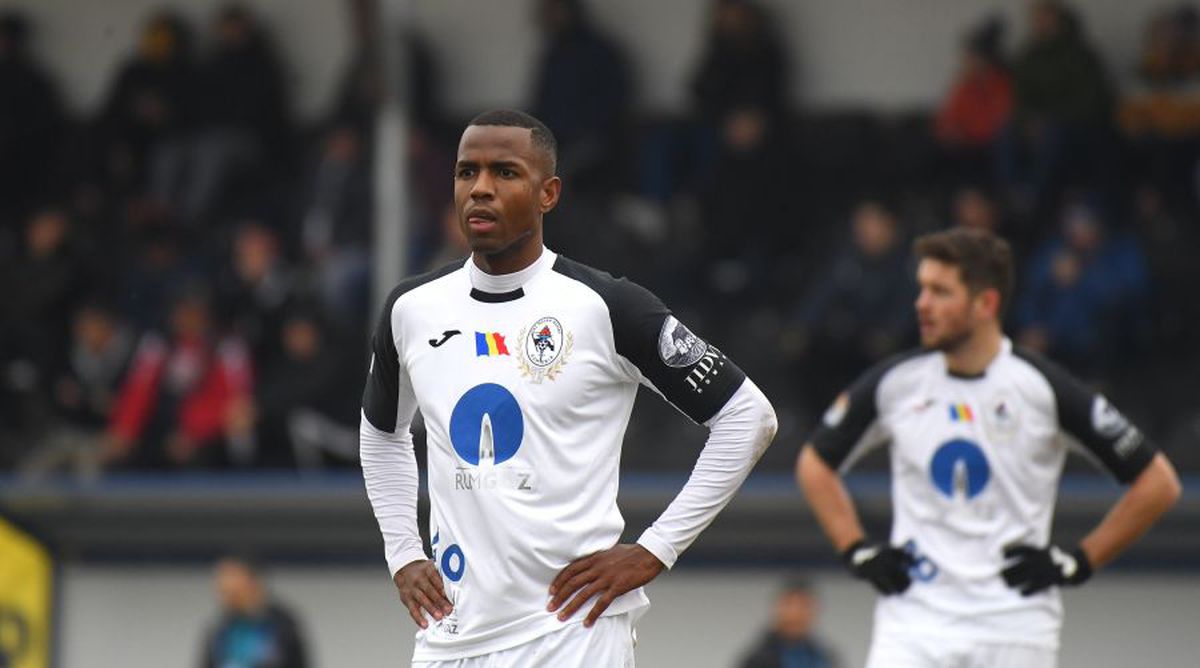 CLINCENI - GAZ METAN 2-3 // Ilie Poenaru a făcut scandal după meci: „Stai, fratele meu, la Liga 2, până înveți să arbitrezi! Nu suntem doriți în Liga 1”