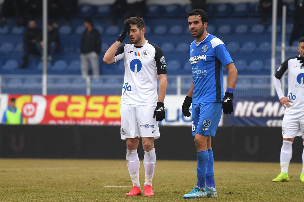 CLINCENI - GAZ METAN 2-3 // Ilie Poenaru a făcut scandal după meci: „Stai, fratele meu, la Liga 2, până înveți să arbitrezi! Nu suntem doriți în Liga 1”