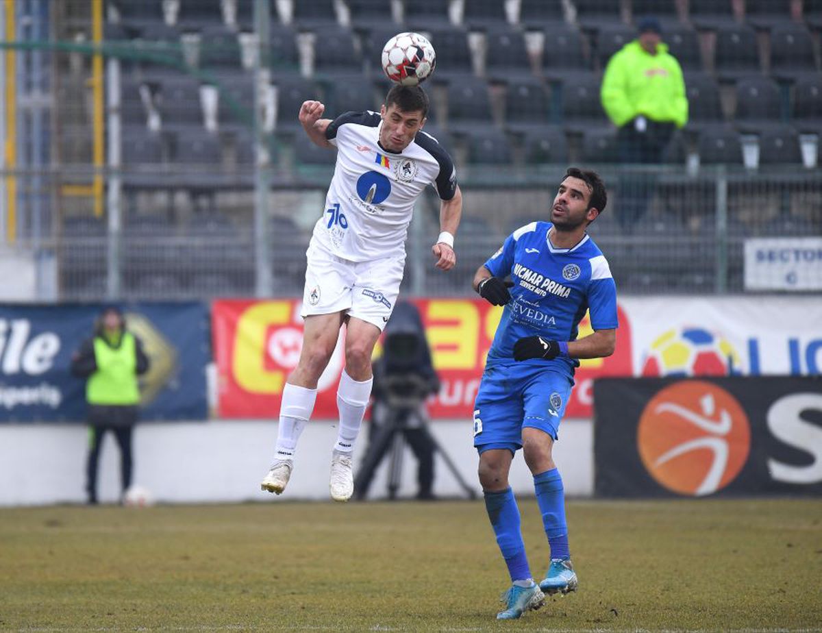 CLINCENI - GAZ METAN 2-3 // Ilie Poenaru a făcut scandal după meci: „Stai, fratele meu, la Liga 2, până înveți să arbitrezi! Nu suntem doriți în Liga 1”