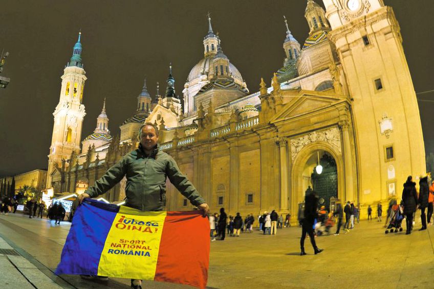Avram merge cu steagul României peste tot și promovează oina FOTOGRAFII Arhivă personală