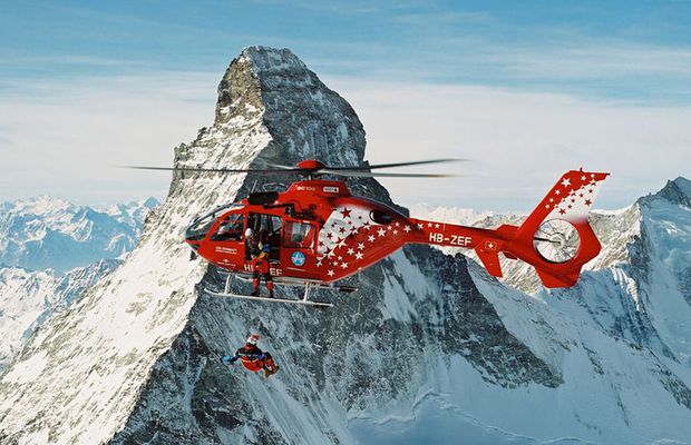 VIDEO Filmare virală în Franța! Un elicopter face o manevră nemaivăzută pentru a salva un schior rănit