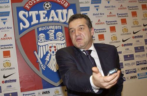 CSA Steaua somează FCSB să nu mai folosească domenii de internet care asociază clubul patronat de Gigi Becali cu numele „Steaua”, pierdut de gruparea din Liga 1 în anul 2016.