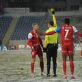 În prima repriză a meciului FC Botoșani - Gaz Metan Mediaș, brigada condusă de Lucian Rusandu a avut de gestionat mai multe momente controversate.