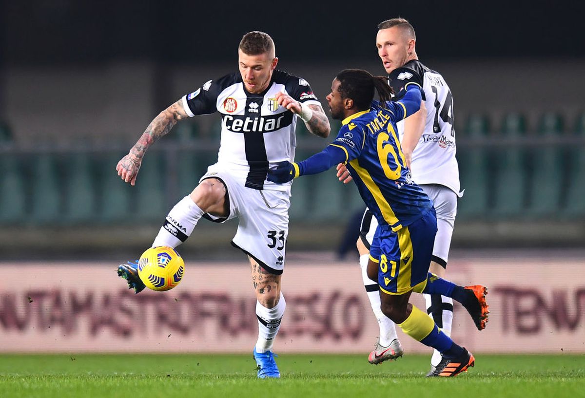 Opinie Răzvan Luțac » De ce l-a mai transferat Parma pe Dennis Man? „E fix cum ți-ai lua costum pentru nunți în an de pandemie”