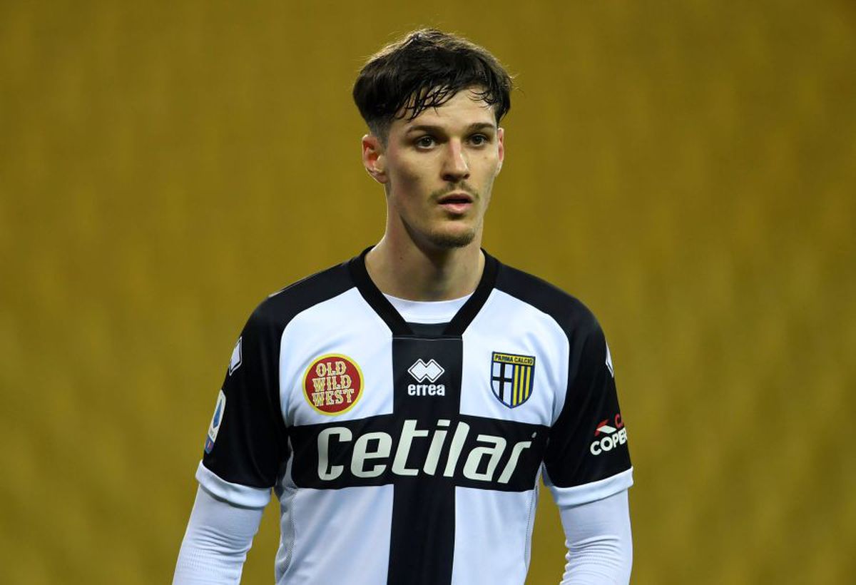 Opinie Răzvan Luțac » De ce l-a mai transferat Parma pe Dennis Man? „E fix cum ți-ai lua costum pentru nunți în an de pandemie”