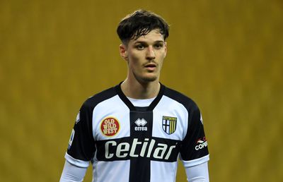 Opinie Răzvan Luțac » De ce l-a mai transferat Parma pe Dennis Man? „E fix cum ți-ai lua costum pentru nunți în an de pandemie”