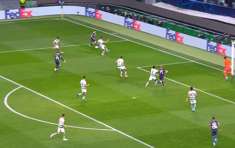 FOTO: Captură @telekom sport Gol bizar în Sporting - City » Toți jucătorii au crezut că e ofsaid! Decizia VAR