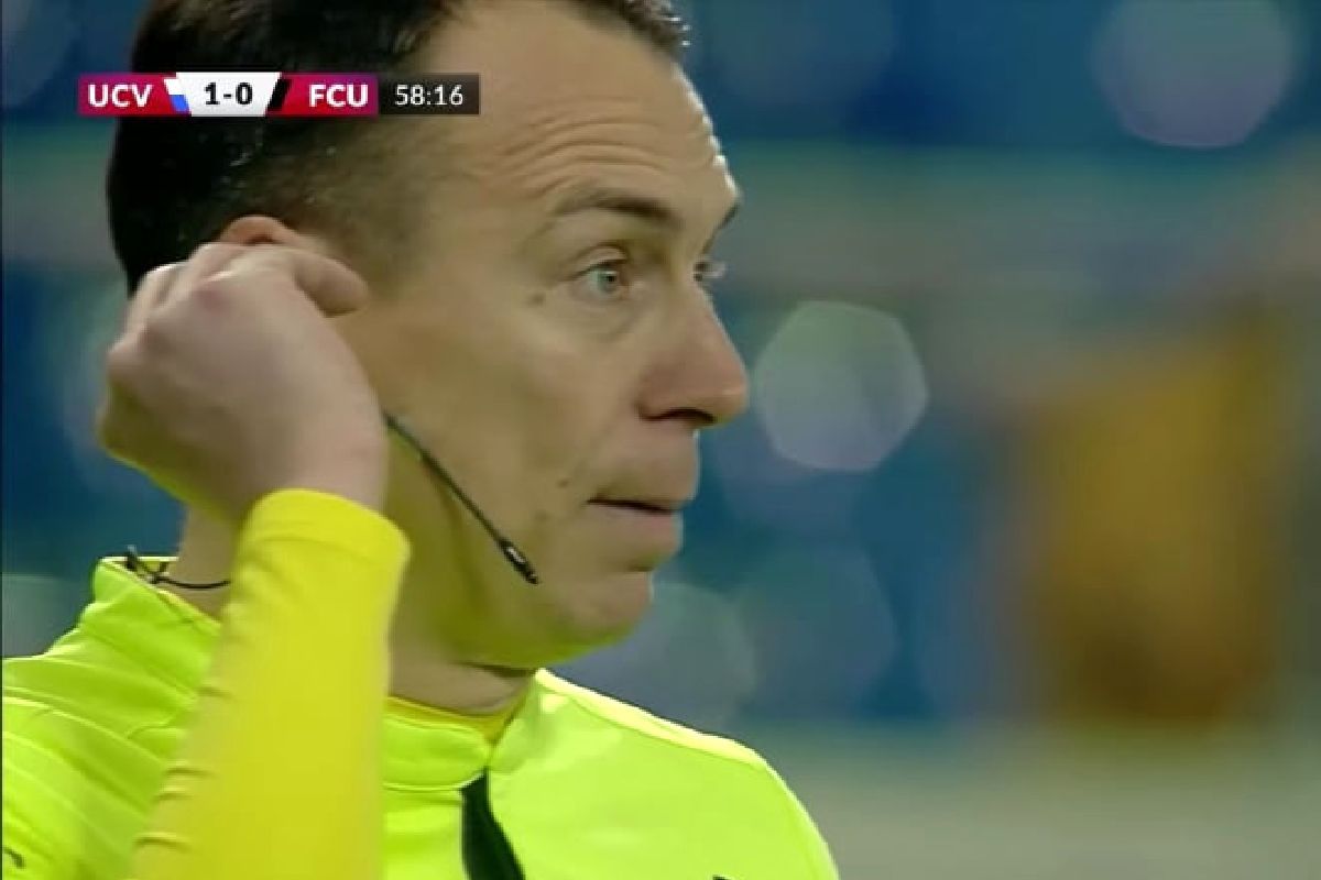 Ce i-a transmis în cască asistentul Ghinguleac lui Marcel Bîrsan, într-un moment-cheie al derby-ului: „Galben, galben. Ba da, ba da. Eu așa zic”