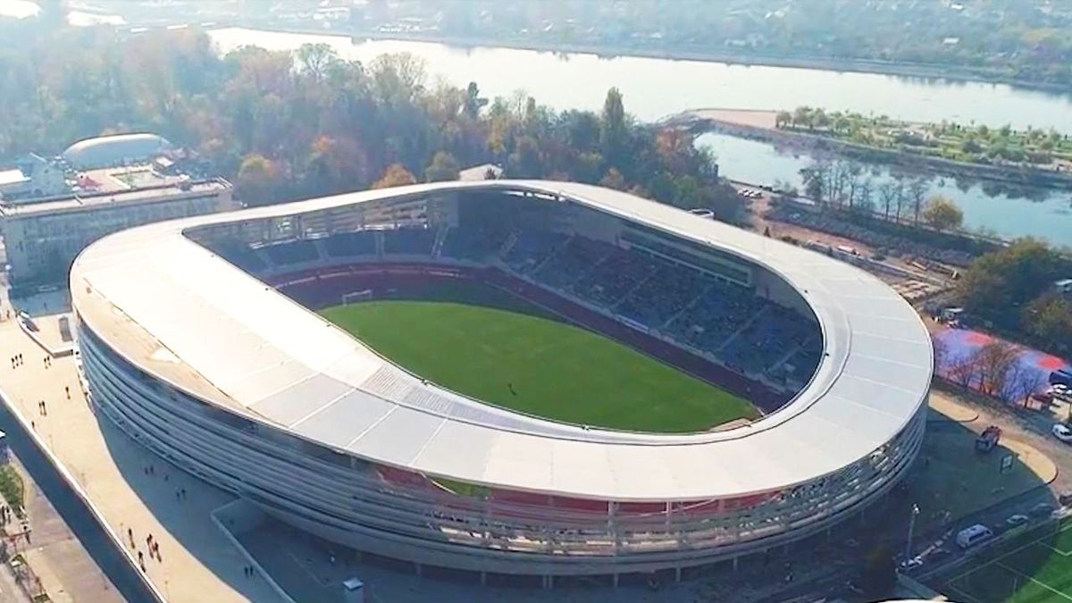 Ghișee la peluză » Stadionul de 24 milioane € din România devine clădire de birouri pentru angajații Primăriei: „Prezintă garanții în cazul unui cutremur major”