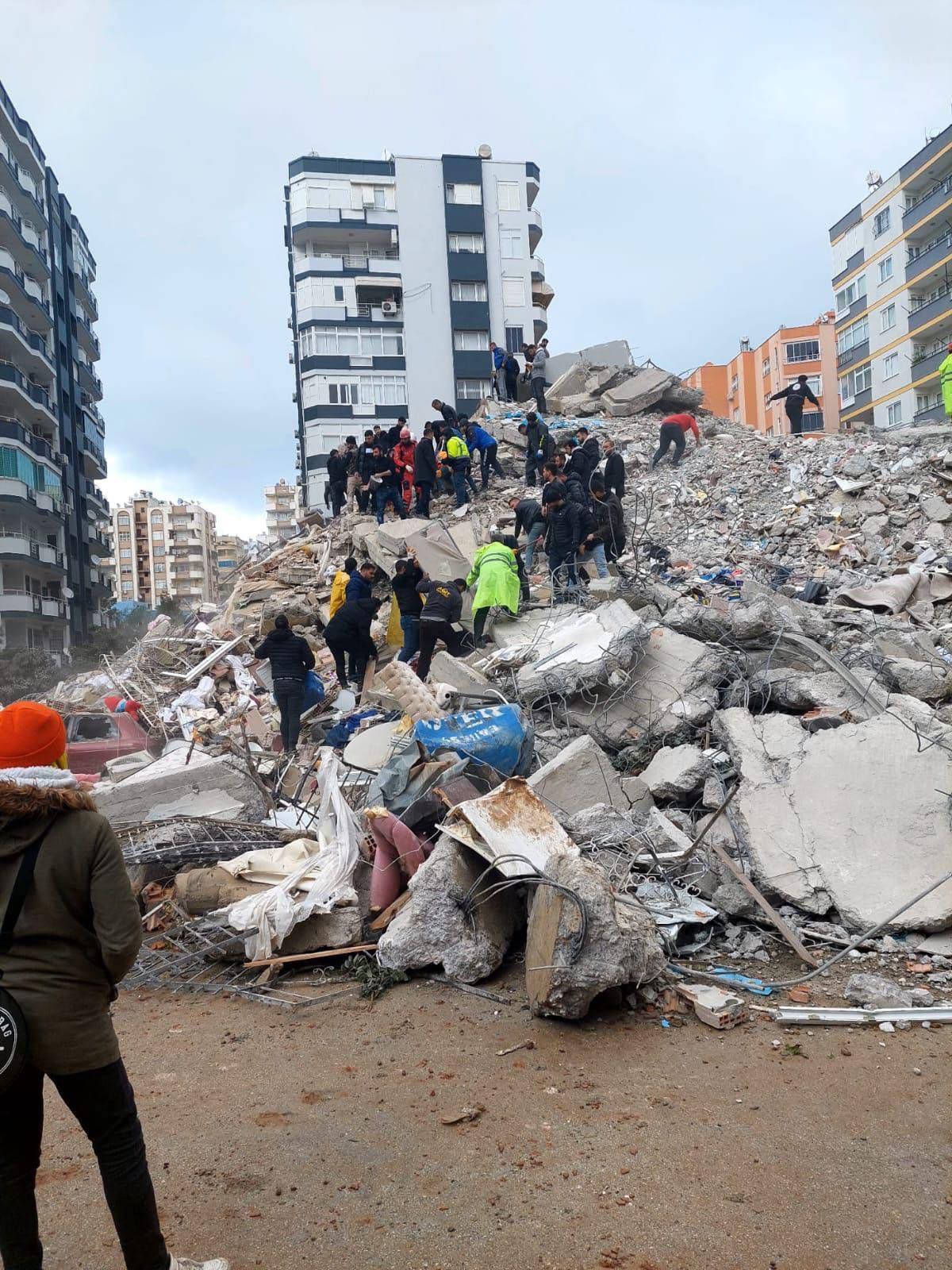 „Miroase a cadavre și pe străzi vezi doar moloz, organe și sânge” » Fostul angajat de la FCSB a pierdut totul în cutremurele din Turcia și acum povestește momente terifiante