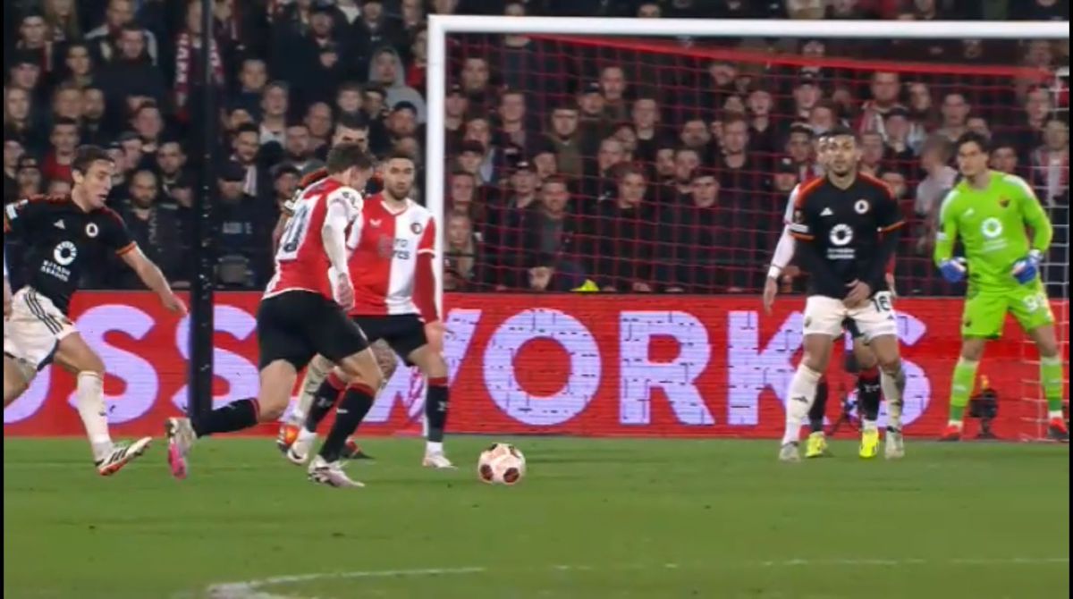 Radu Petrescu a condus meciul serii în Europa League, Feyenoord - Roma » A ieșit în evidență cu un moment imposibil de evitat