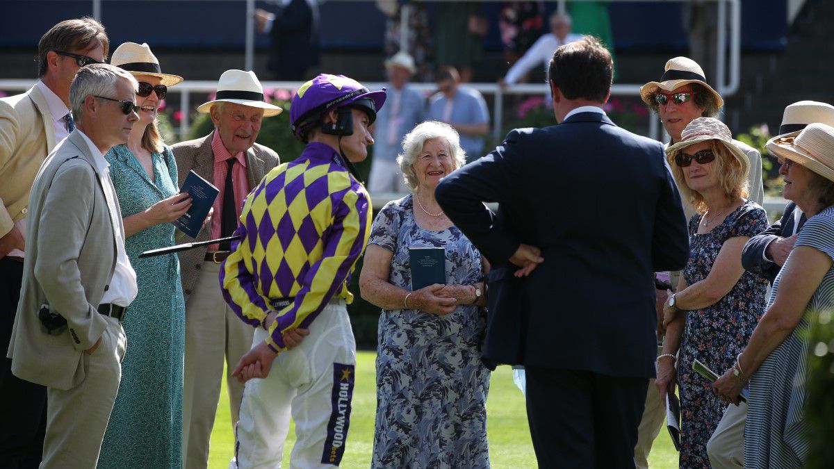 Schimbare după 313 ani! Cursa de cai la care participă familia regală din Marea Britanie renunță la una din tradiții