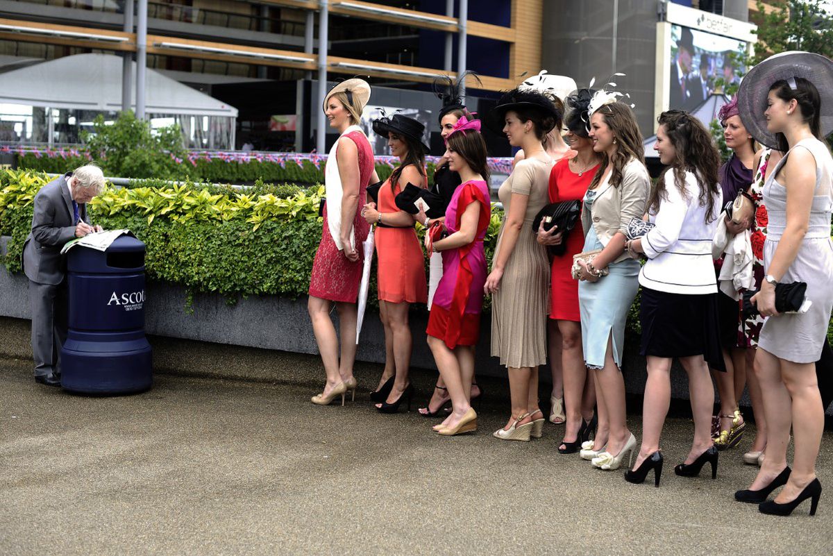 Schimbare după 313 ani! Cursa de cai la care participă familia regală din Marea Britanie renunță la una din tradiții