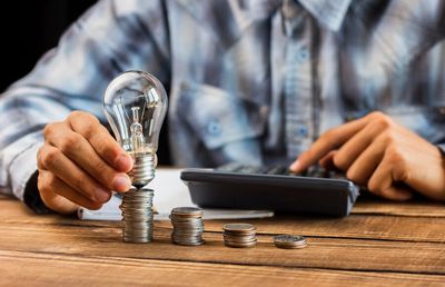 Credite și economii: soluții pentru acoperirea necesităților