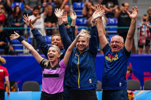 Bernadette Szocs, Adina Diaconu, Eliza Samara bucurându-se după ce au cucerit anul trecut aurul la Jocurile Europene FOTO Imago Images
