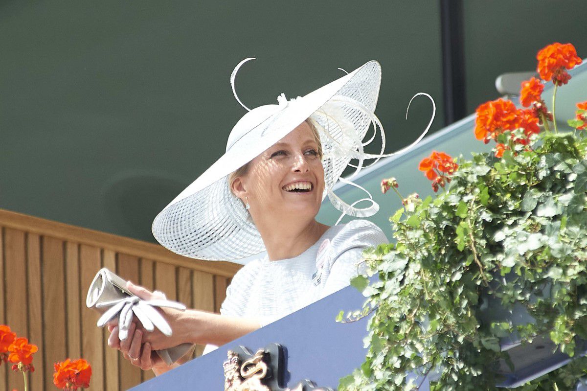 Schimbare după 313 ani! Cursa de cai la care participă familia regală din Marea Britanie renunță la una din tradiții