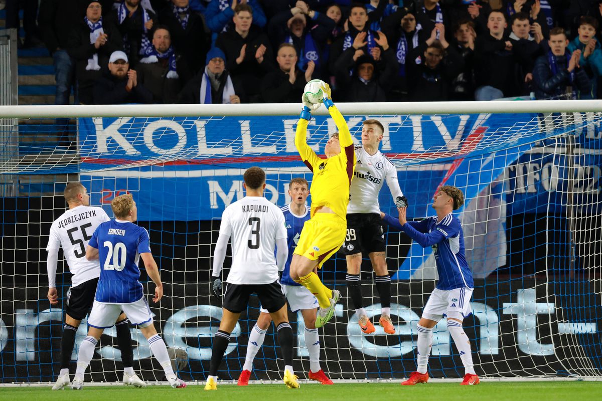 A devenit brusc meciul serii în Conference League » Rezultat neverosimil după 24 de minute, ciudățenii și în tribune