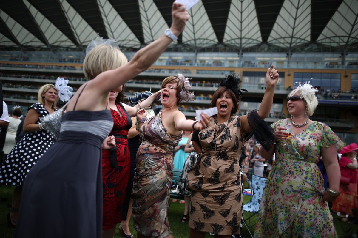 Schimbare după 313 ani! Cursa de cai la care participă familia regală din Marea Britanie renunță la una din tradiții