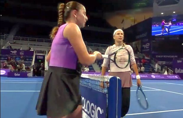 Moment tensionat între Ostapenko și Azarenka la Doha » Bielorusa și-a ignorat adversara după ce a văzut ce face