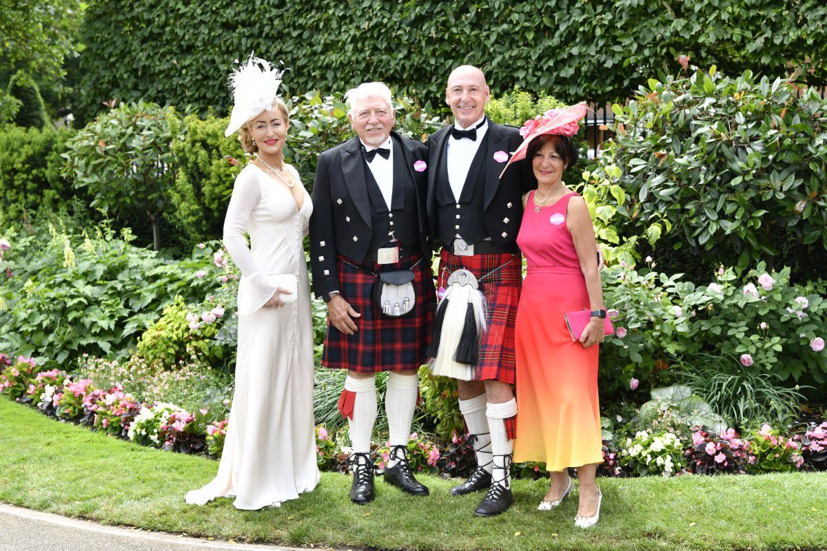 Schimbare după 313 ani! Cursa de cai la care participă familia regală din Marea Britanie renunță la una din tradiții