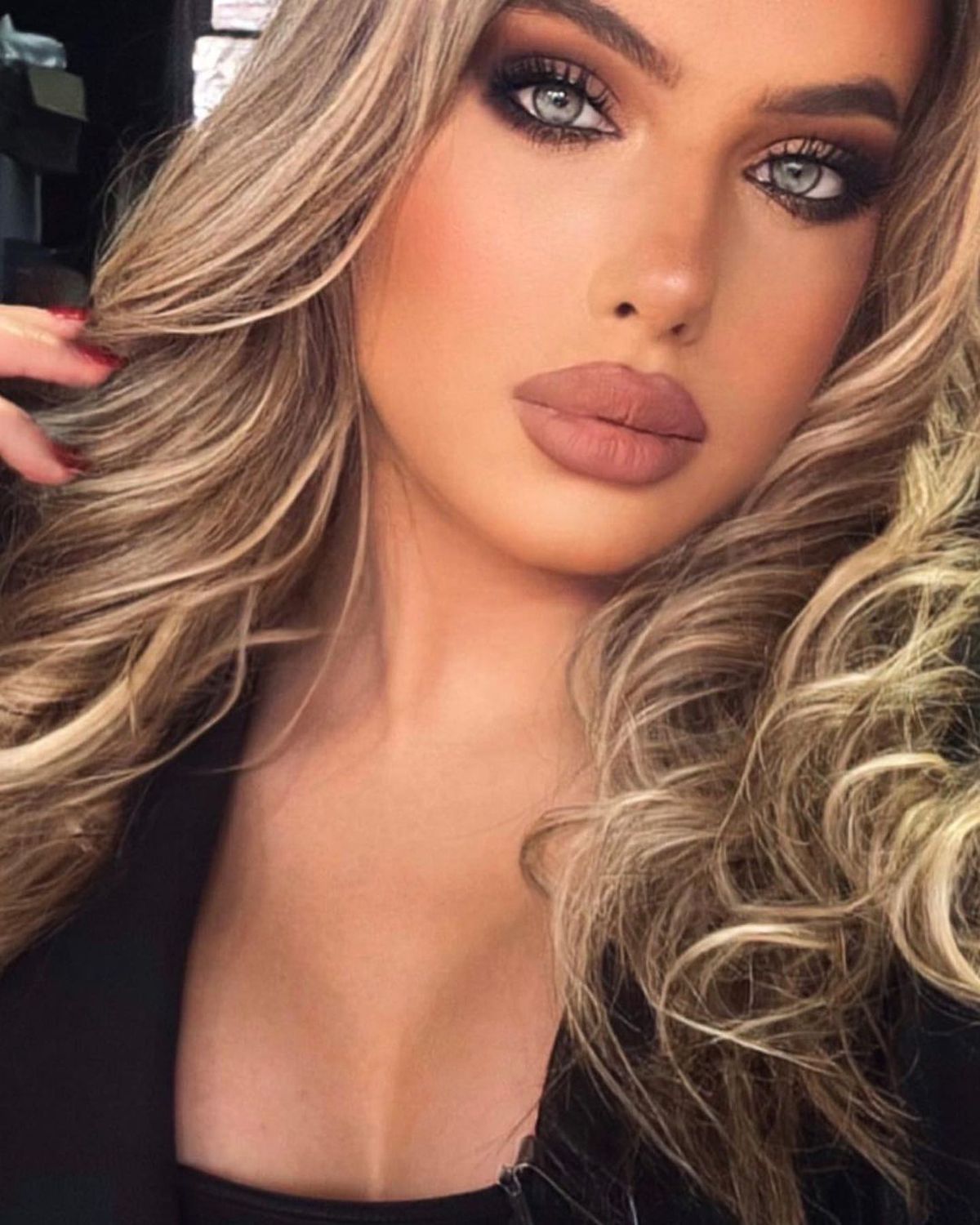 Cea mai atrăgătoare karatistă a furat inima unui milionar elvețian. L-a dat peste cap cu pozele de pe Instagram