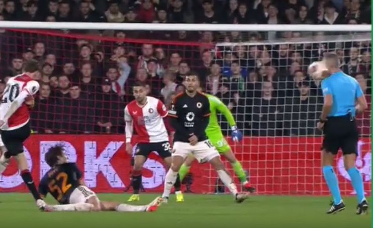 Radu Petrescu a condus meciul serii în Europa League, Feyenoord - Roma » A ieșit în evidență cu un moment imposibil de evitat