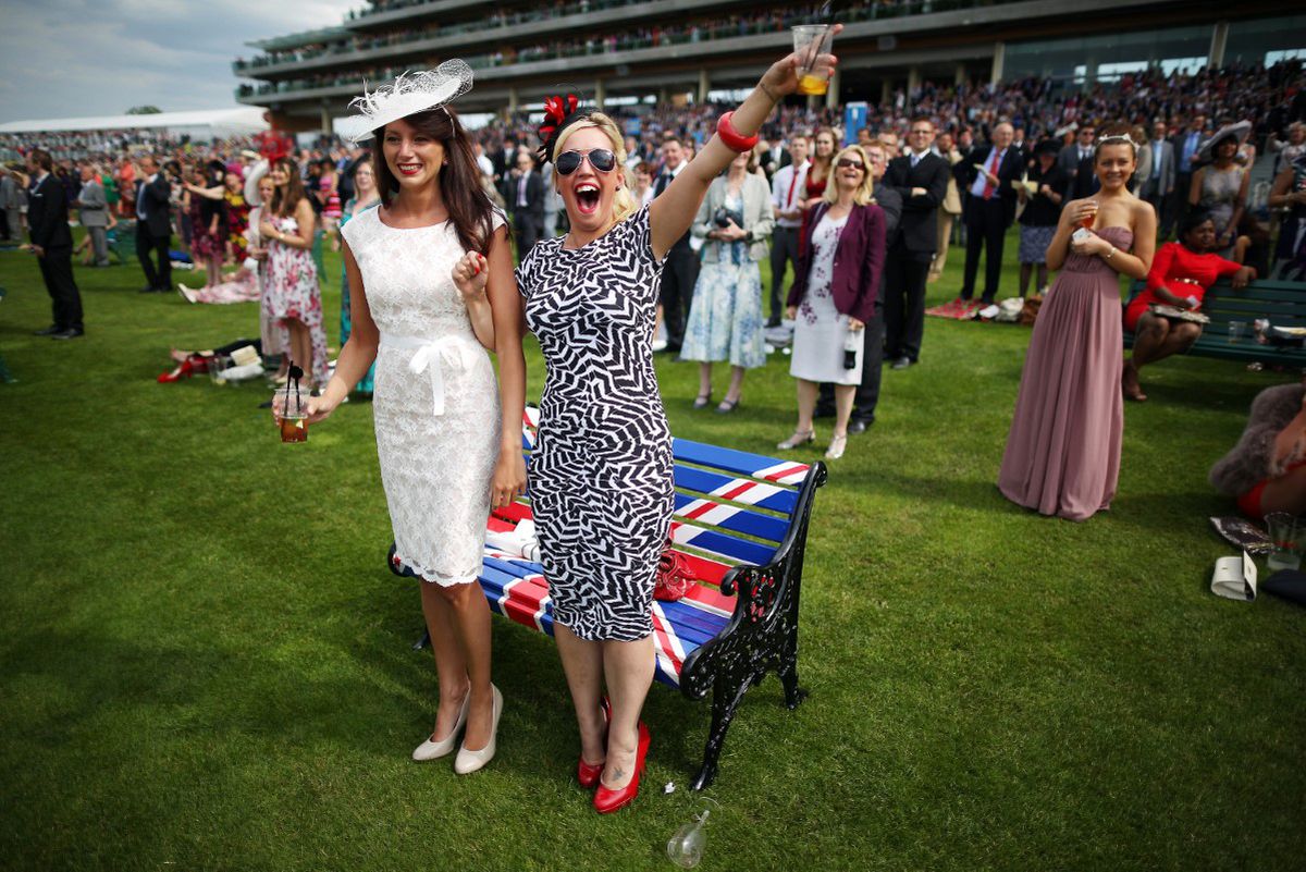 Schimbare după 313 ani! Cursa de cai la care participă familia regală din Marea Britanie renunță la una din tradiții