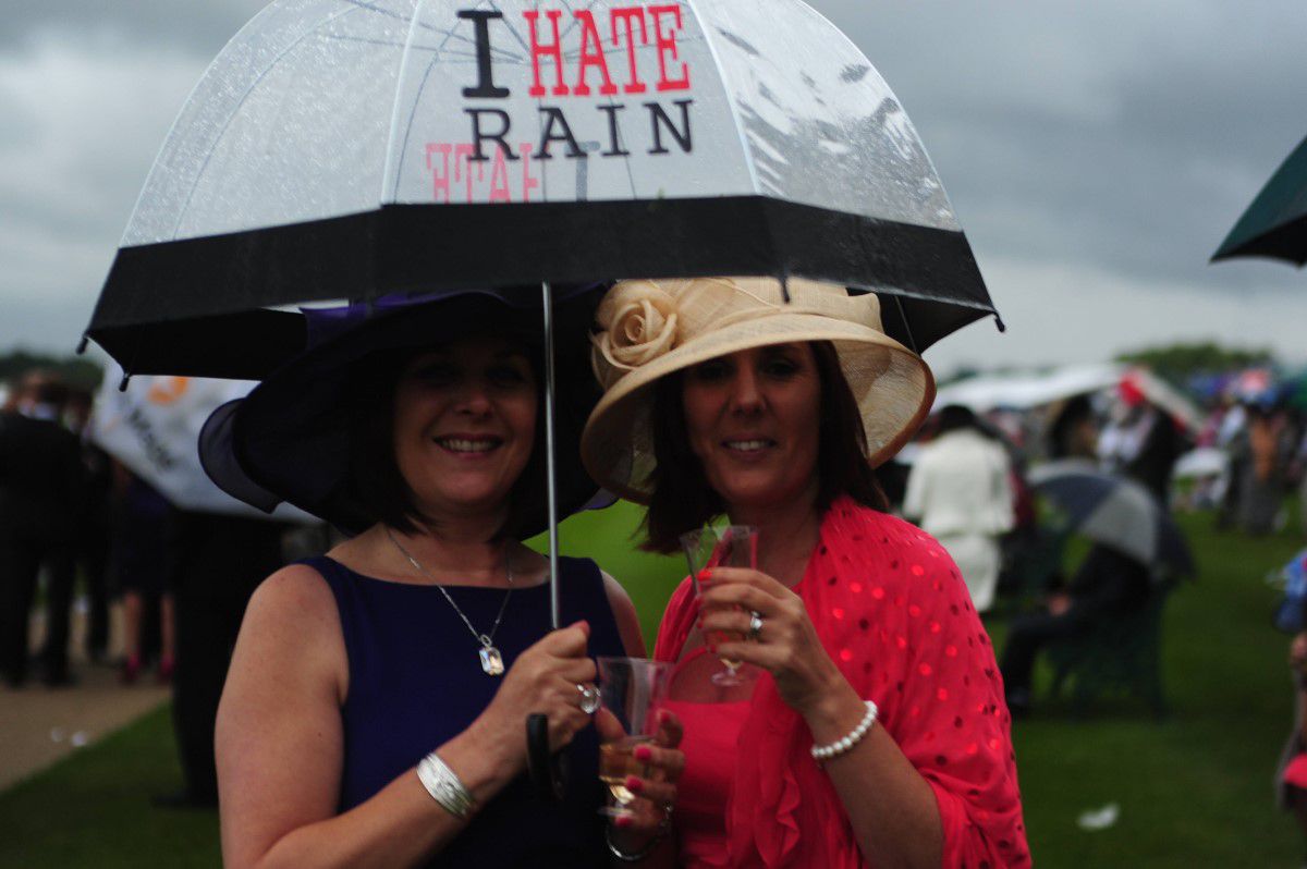 Schimbare după 313 ani! Cursa de cai la care participă familia regală din Marea Britanie renunță la una din tradiții