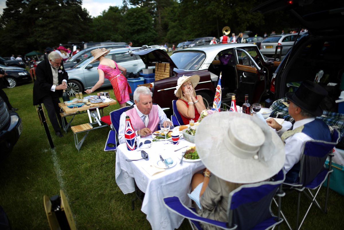 Schimbare după 313 ani! Cursa de cai la care participă familia regală din Marea Britanie renunță la una din tradiții