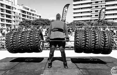 Ce mănâncă şi cât se antrenează un participant la concursurile de Strongman: „Am tras după mine camioane de 16 tone!” + Ce i-a spus Arnold Schwarzenegger și cum se antrenează Dorian Popa